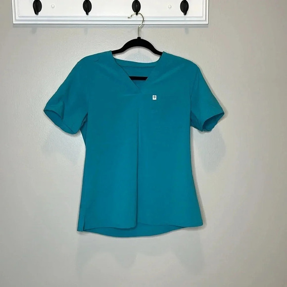 Care and Wear Women's Teal Scrub Set Flexible Material and Lots of Pockets - Picture 2 of 15